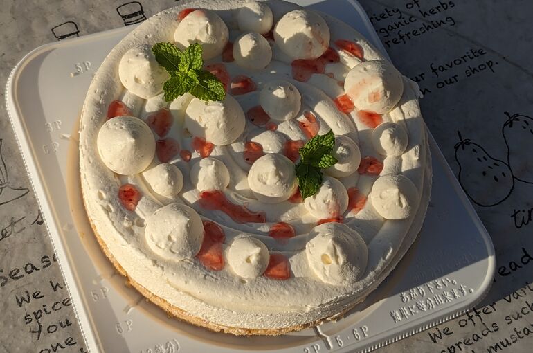レアチーズ　ホールケーキ